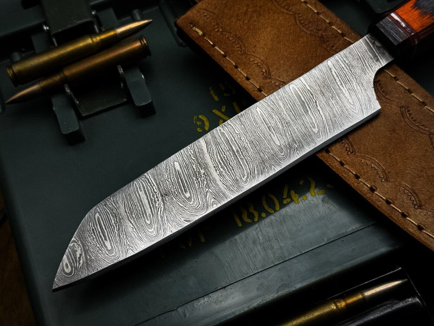 Exquisite Damascus Steel Kitchen Knife With Polished Wood Handle Leather Cover 3