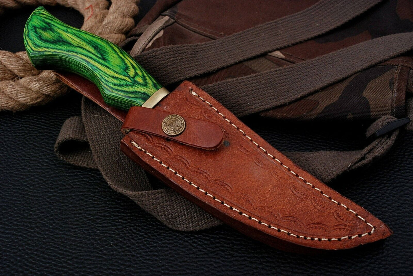 Custom Forged Damascus Blade Knife Durable Wooden Handle 3