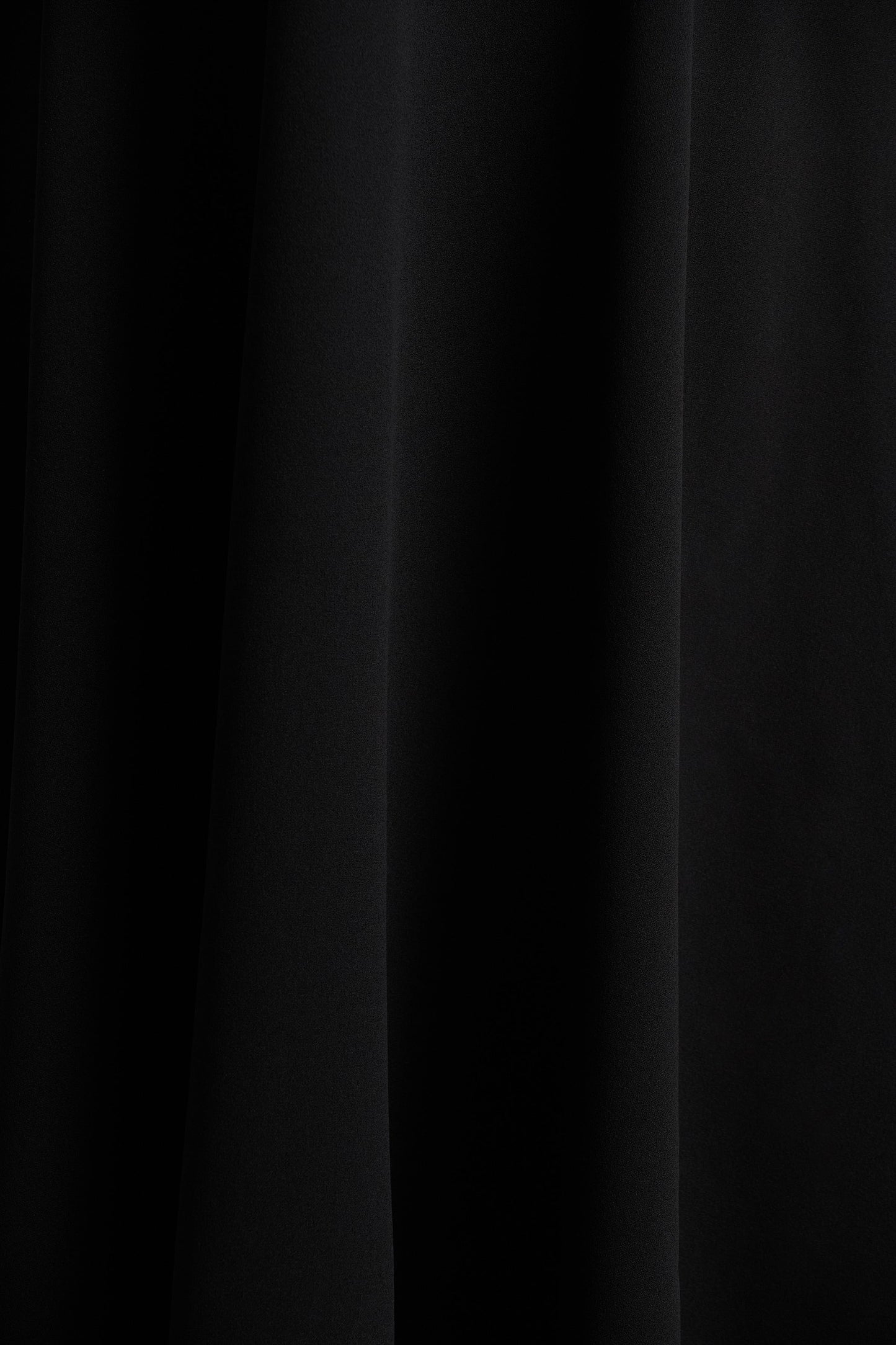 Andromeda | Black Sweetheart-Neck Midi Dress