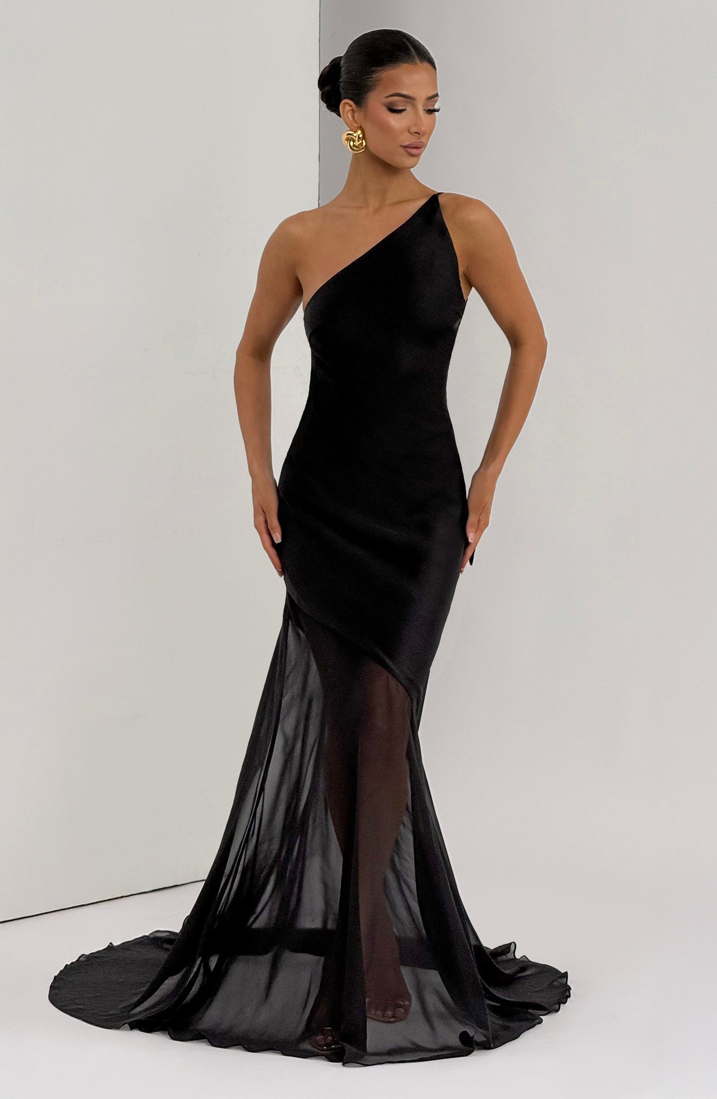 Fable Gown Black