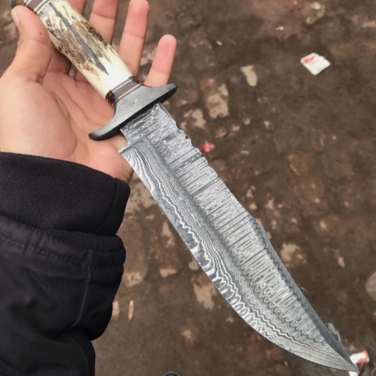 Custom Handmade Damascus Steel hunting knife with Stag Horn handle