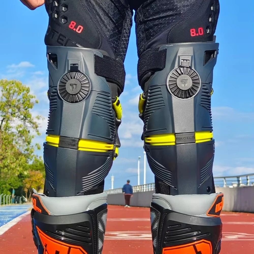 Motorcycle Protective Kneepad With Mechanical Leg Support And Exoskeleton Guards 4