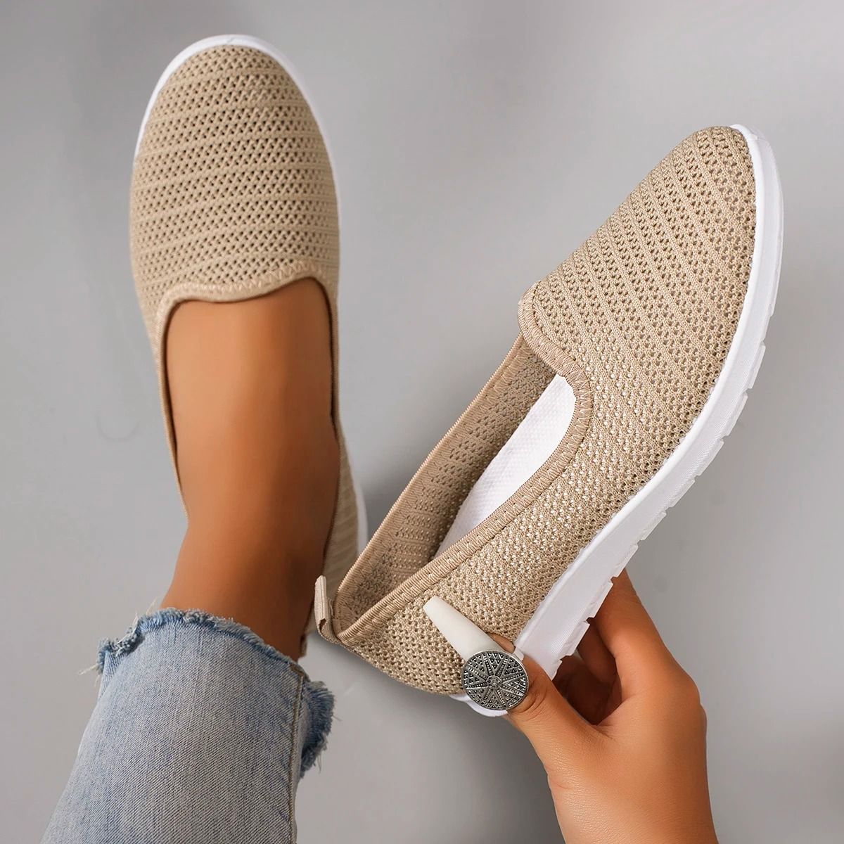 Lightweight Breathable Mesh Flat Shoes For Women Casual Style 2