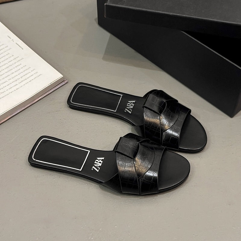 Luxury Designer Flat Slippers For Women Elegant Summer Casual Shoes With Round Toe For Beach House  5