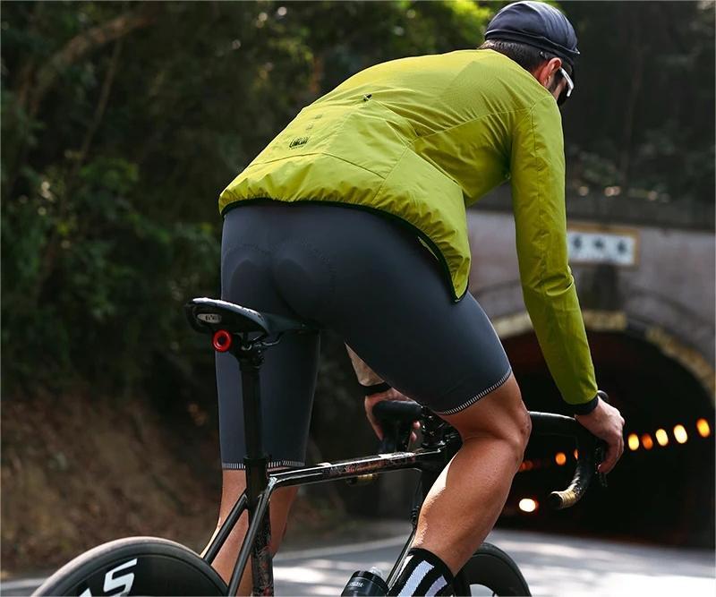 Mens Lightweight Cycling Windbreaker Jacket With Reflective Strips 1