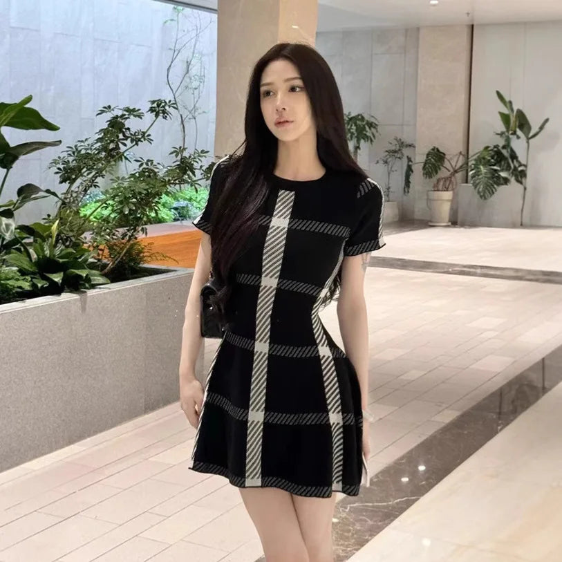 French Vintage Knitted Dress Ladylike Waist Cinching Mini Skirt Short Sleeve