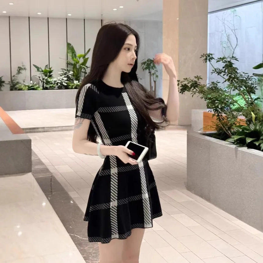 French Vintage Knitted Dress Ladylike Waist Cinching Mini Skirt Short Sleeve