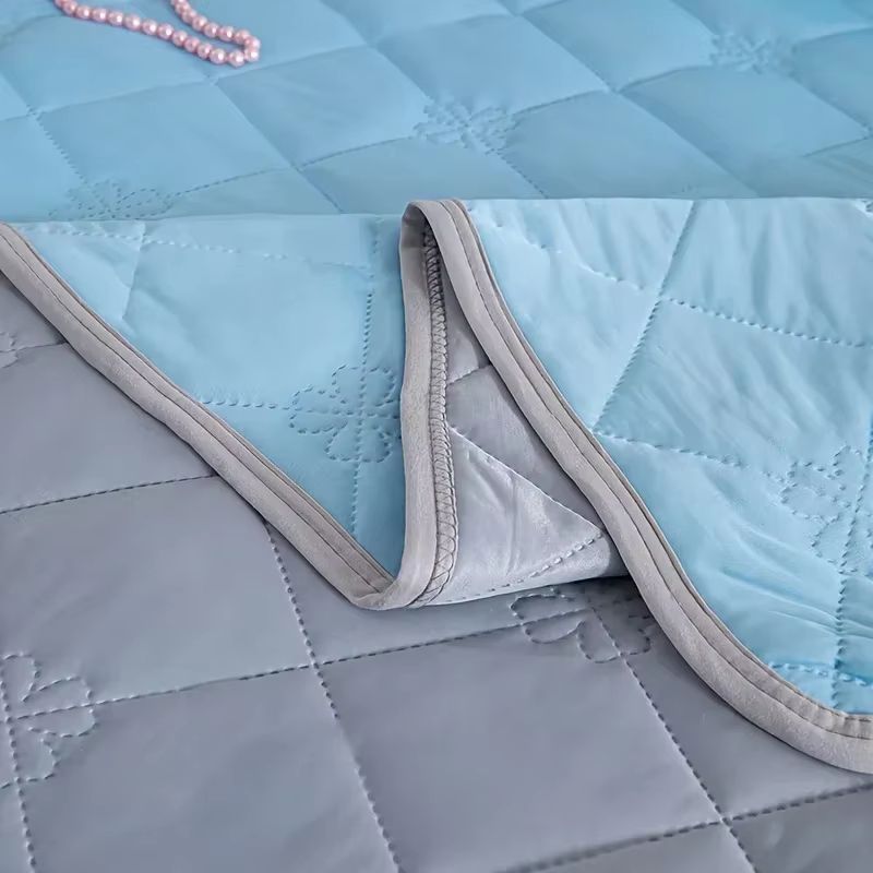 Summer Cooling Silk Blanket  Lightweight Breathable Air Conditioner Quilt For Hot Sleepers 5