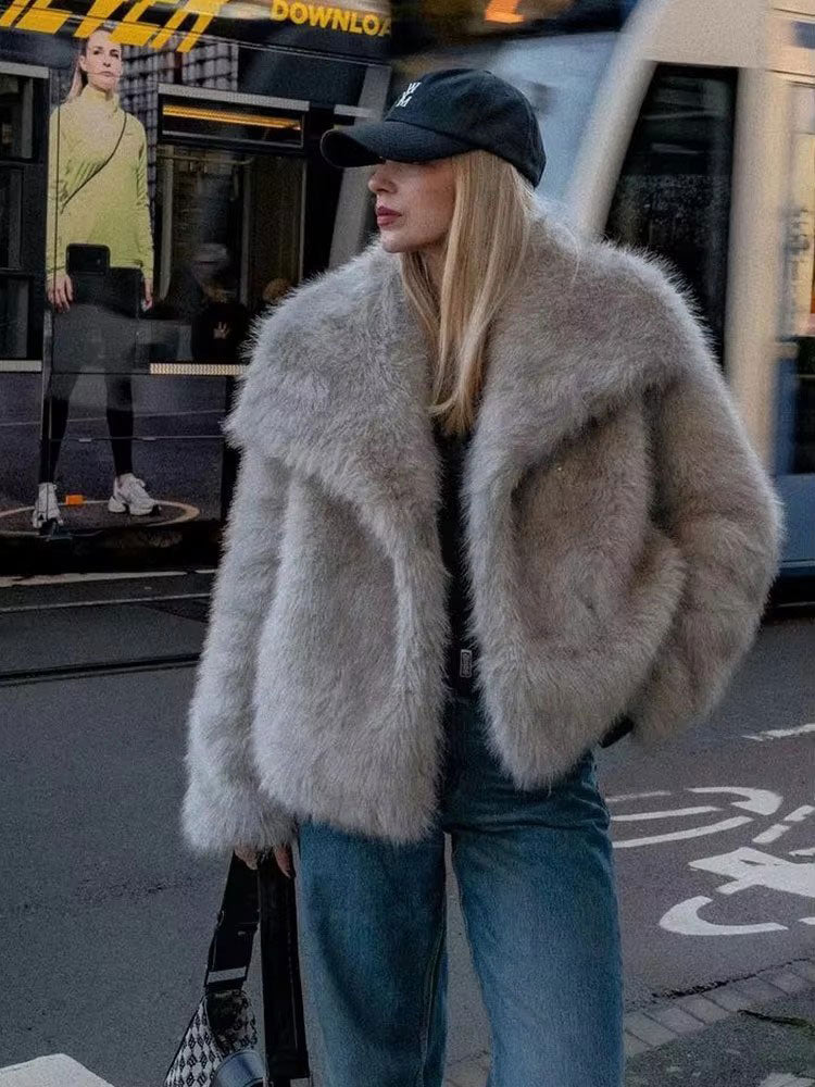 Elegant Women's Faux Fur Coat, Warm Fluffy Jacket, Long Sleeve Lapel Outerwear, Loose High Street Fashion for Autumn