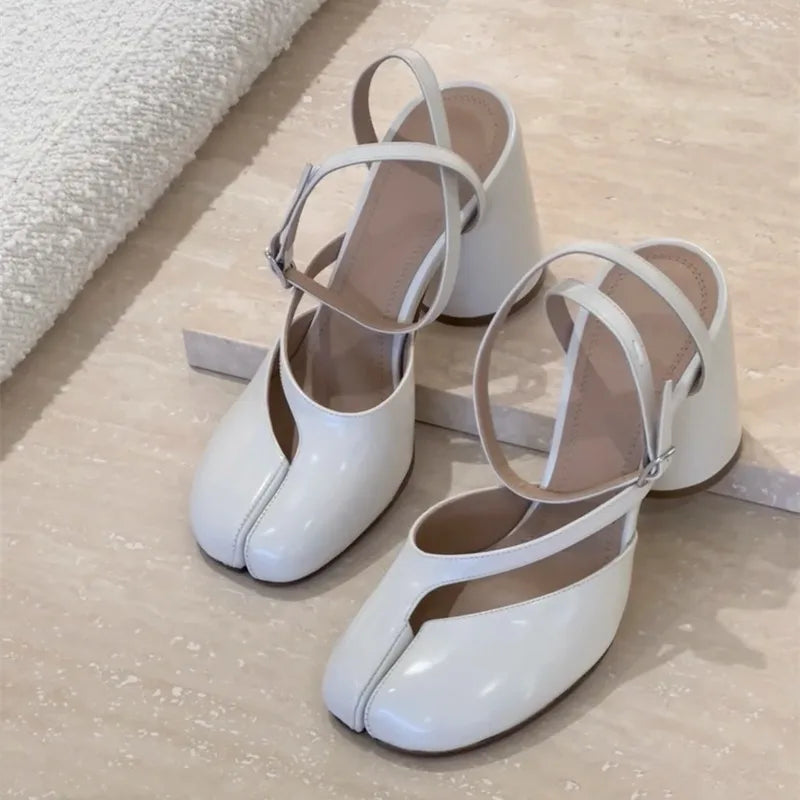 Elegant Designer Split Toe Patent Leather Chunk Heeled Sandals Womens Fashion Buckle Pumps  Mary Ja 1