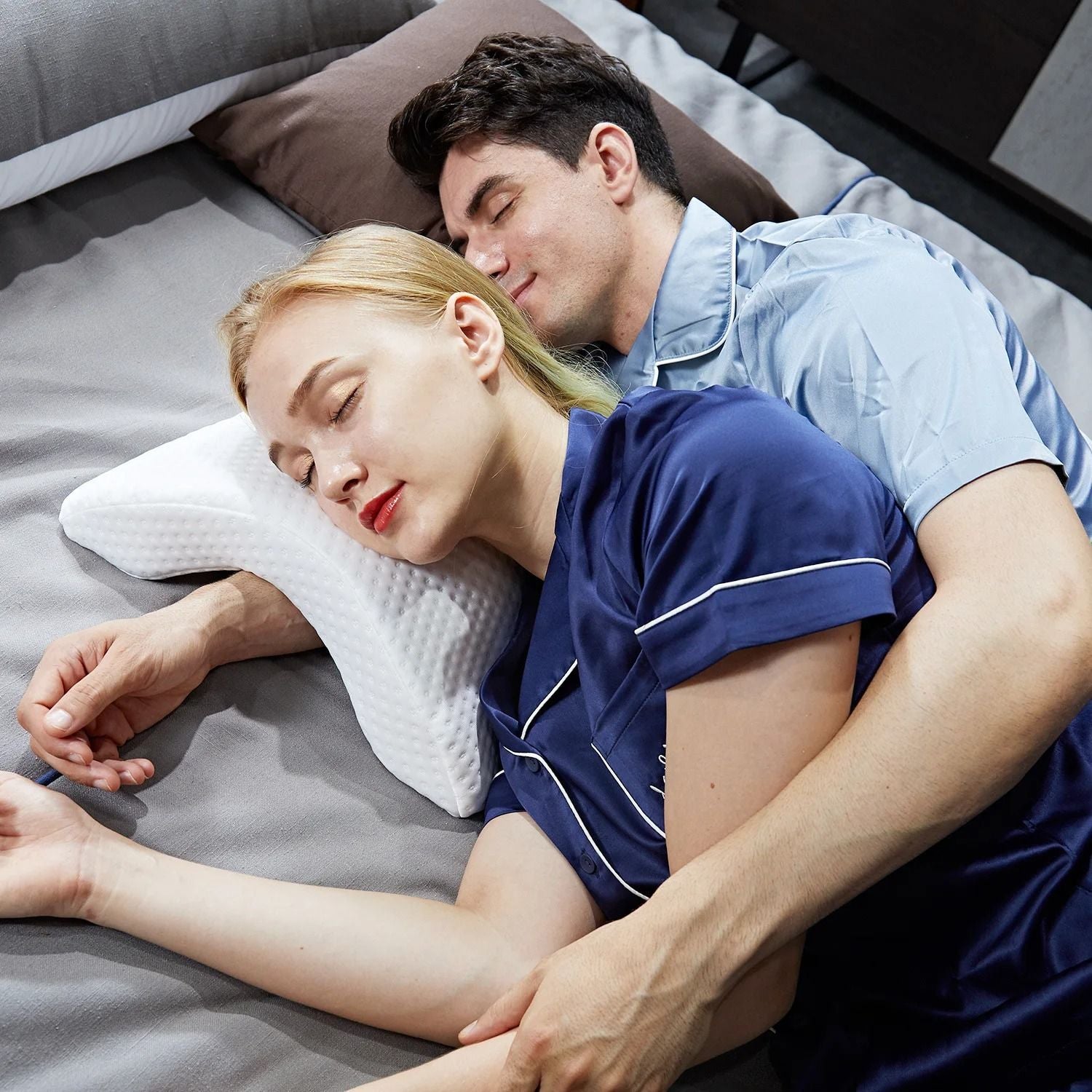 Memory Foam Couple Arm Pillow Slow Rebound U Shaped Cuddle And Travel Pillow 1