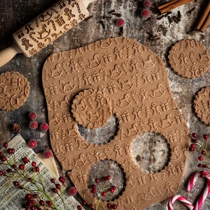 Christmas Wooden Embossed Rolling Pin  Snowflake  Reindeer Design For Festive Cookies Fondant  Past