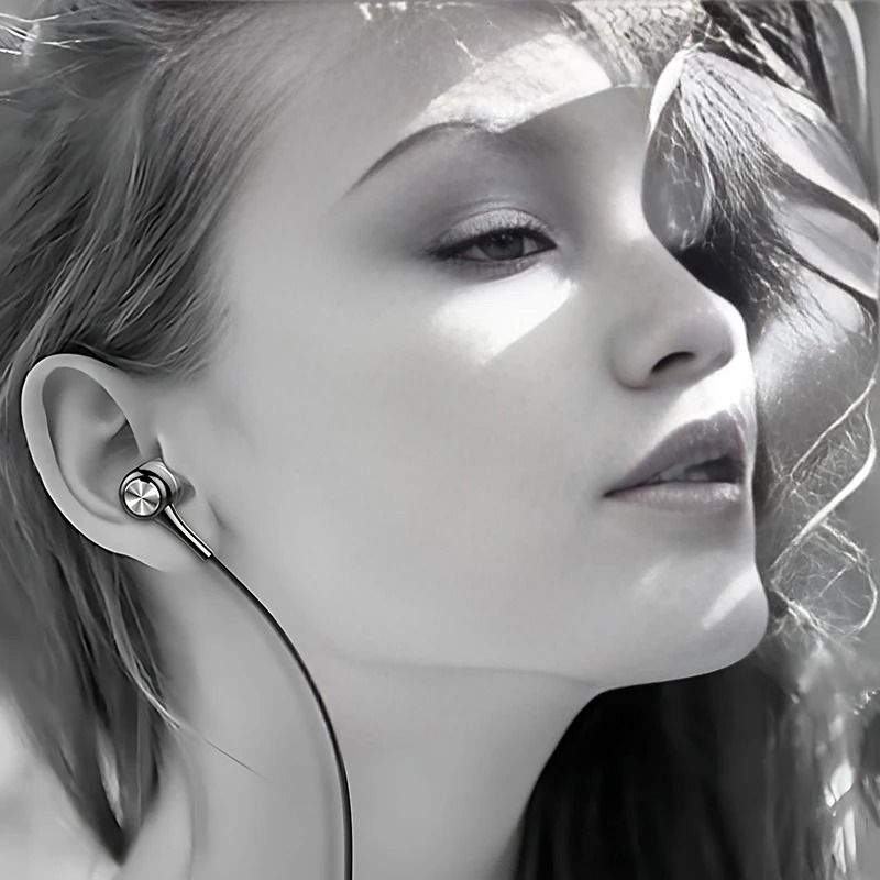 Wired HiFi InEar Earphone With Microphone 3