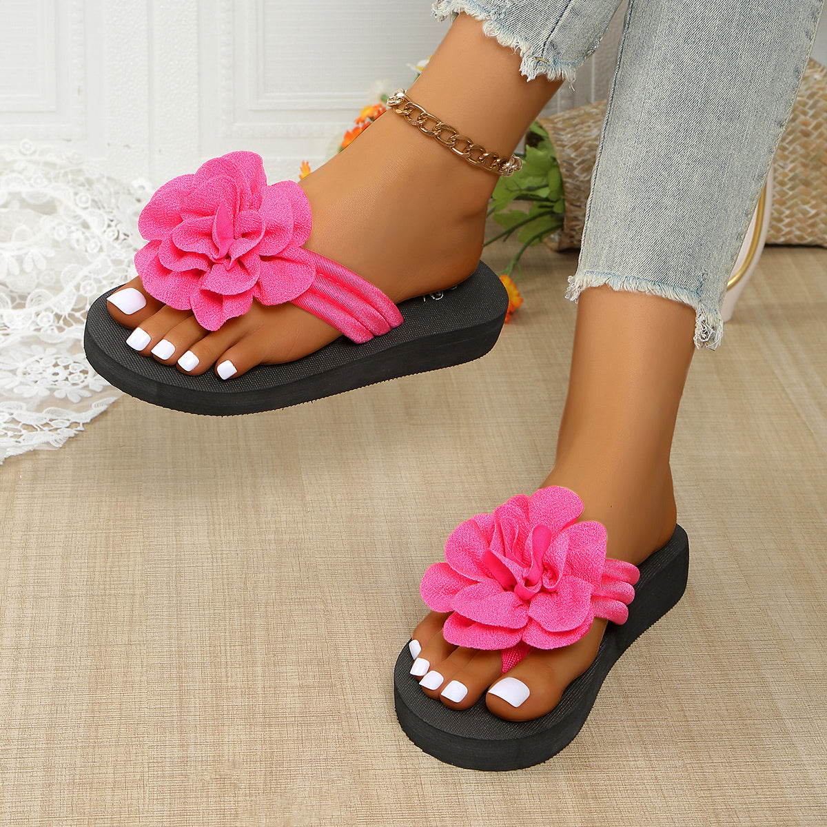 Lightweight Women Slippers, Non-Slip Home Sandals, Cool Indoor Outdoor Flat Slides, Casual Ladies Flip Flops