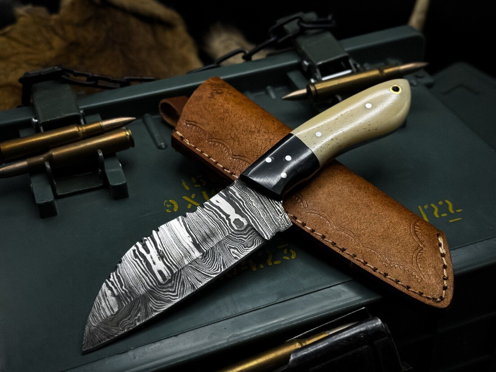 Custom Forged Damascus Steel Kitchen Knife – Bone Handle & Full Tang Design