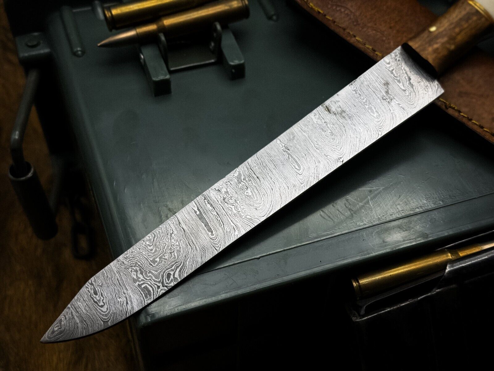 Full Tang Damascus Chef Knife With Wood Handle  Cowhide Storage Sheath 3