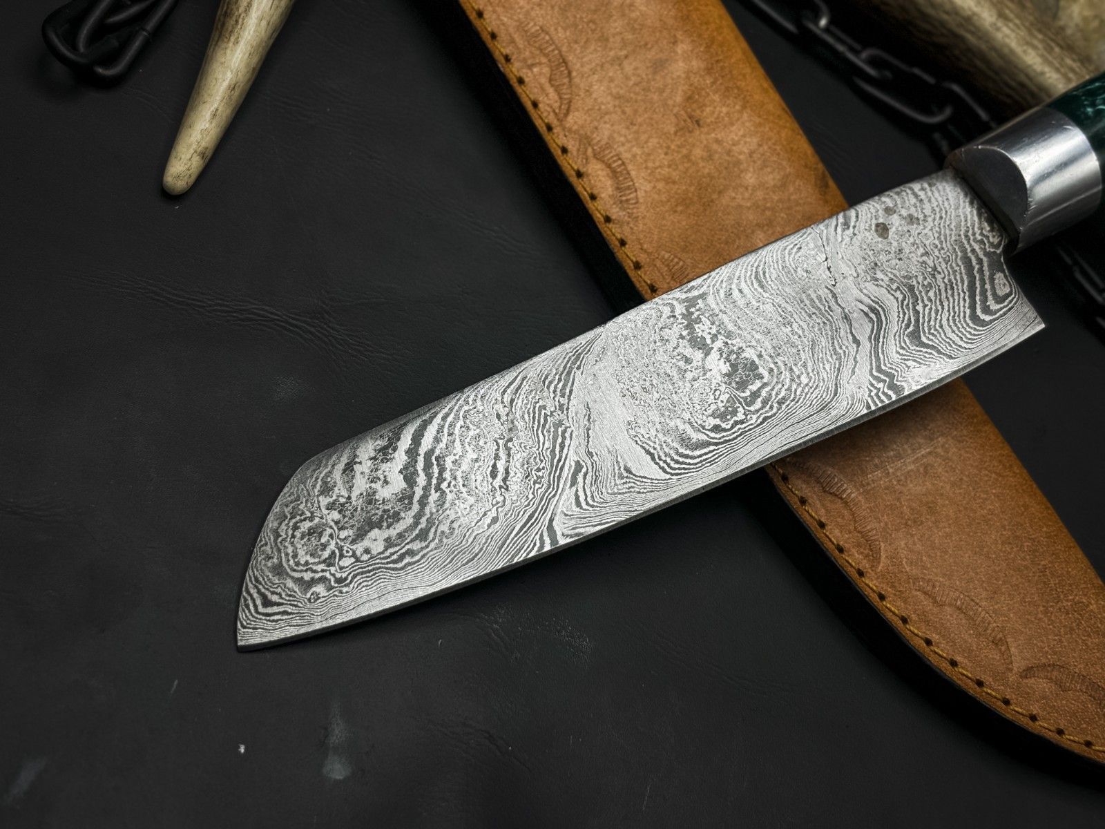 Handmade Damascus Steel Hunting  Kitchen Chef Knife With Resin Handle And Leather Sheath 2