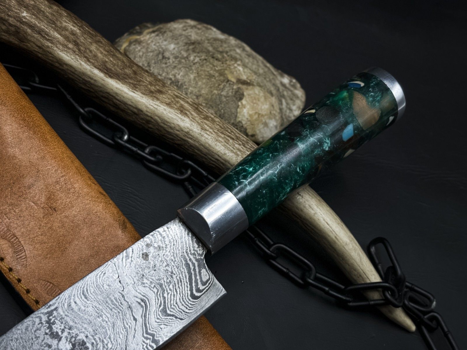Handmade Damascus Steel Hunting  Kitchen Chef Knife With Resin Handle And Leather Sheath 3