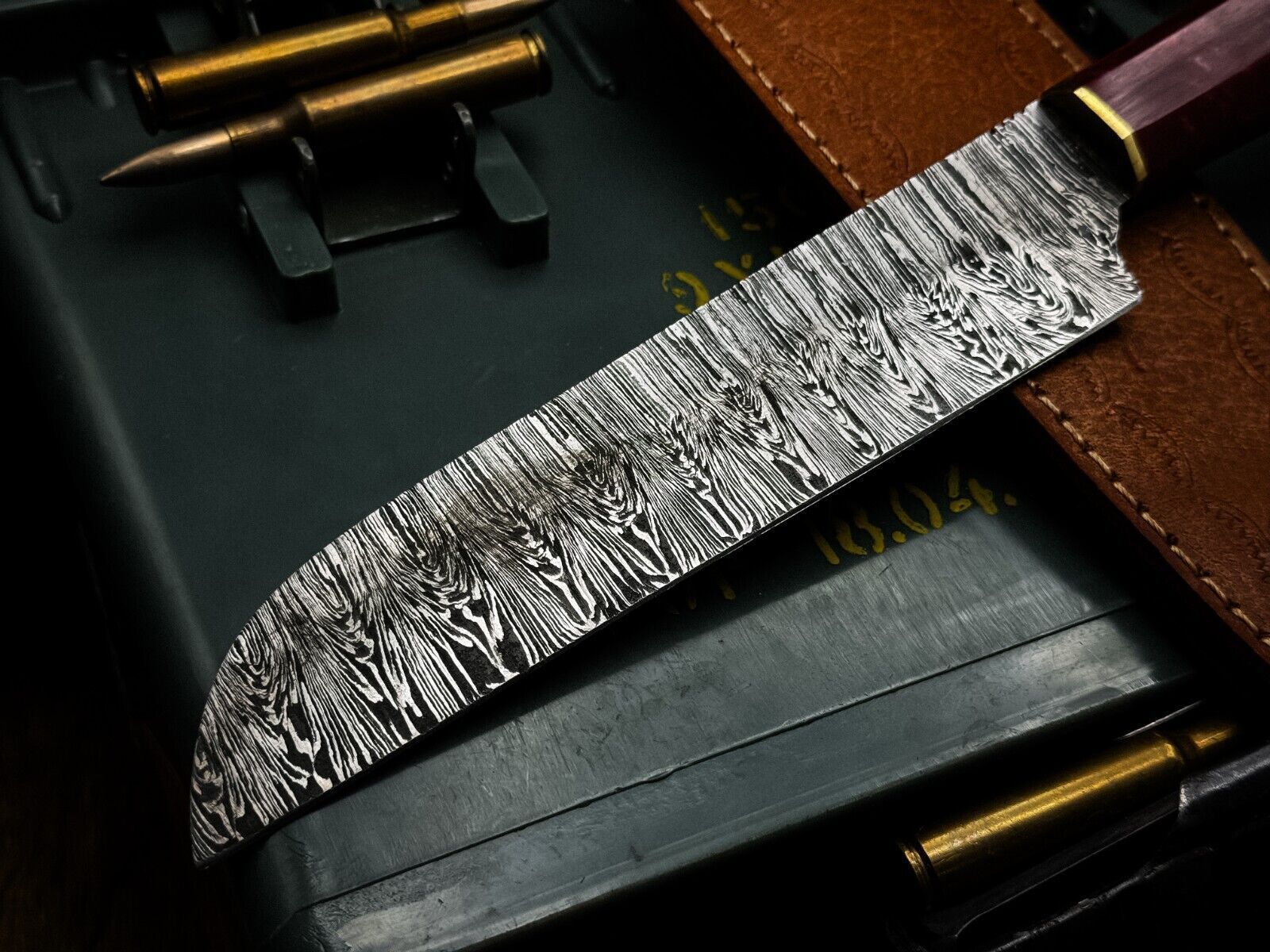 Custom Damascus Steel Hunting Knife  Resin Handle  Full Tang Design 2
