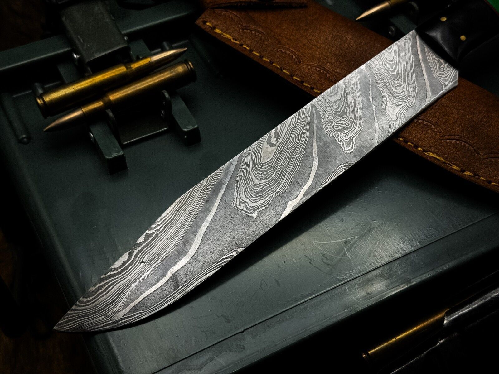 Artisan Damascus Steel Chef Knife  Resin Handle  Cowhide Leather Case 2