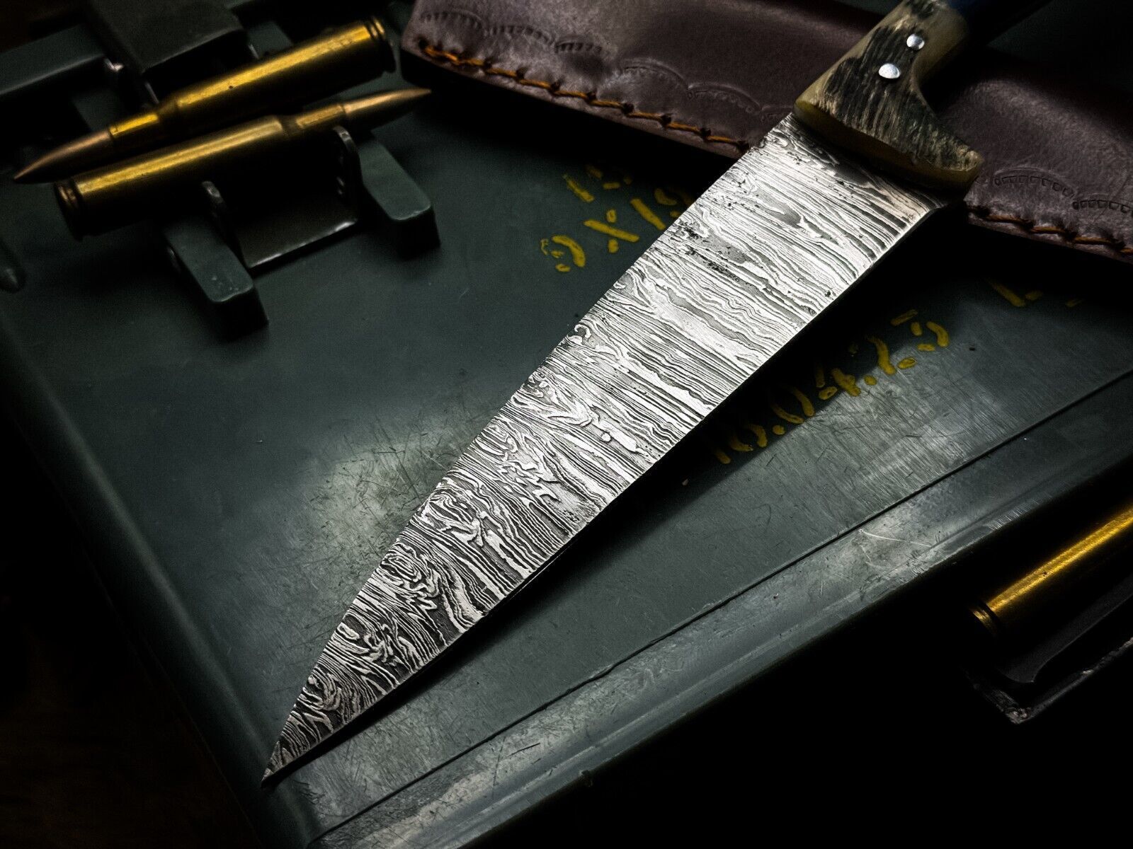 Custom Handmade Damascus Knife  Resin Handle For Chefs  Hunters 2