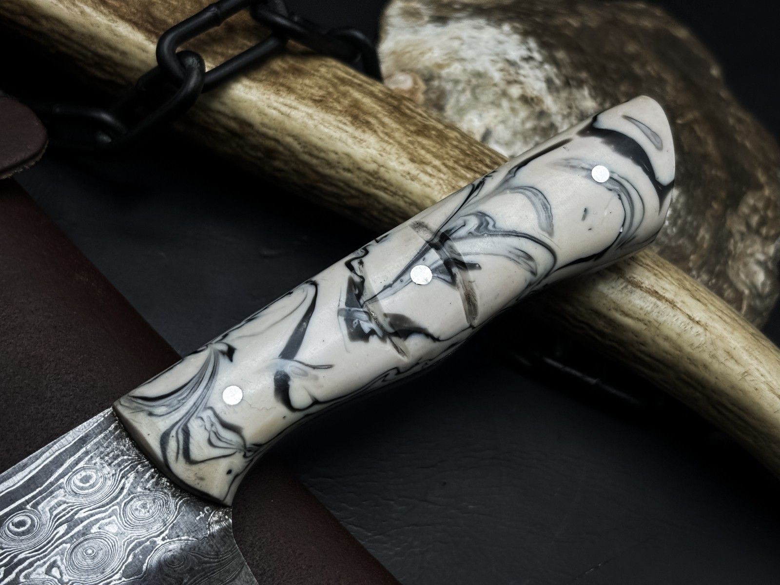 Elegant Damascus Steel Chef Knife  Resin Grip  Forged Blade 2