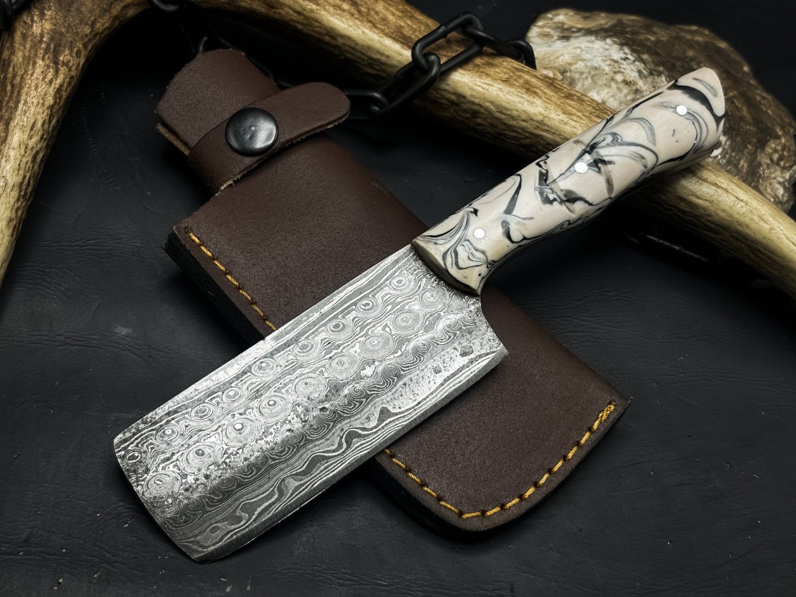 Elegant Damascus Steel Chef Knife | Resin Grip & Forged Blade