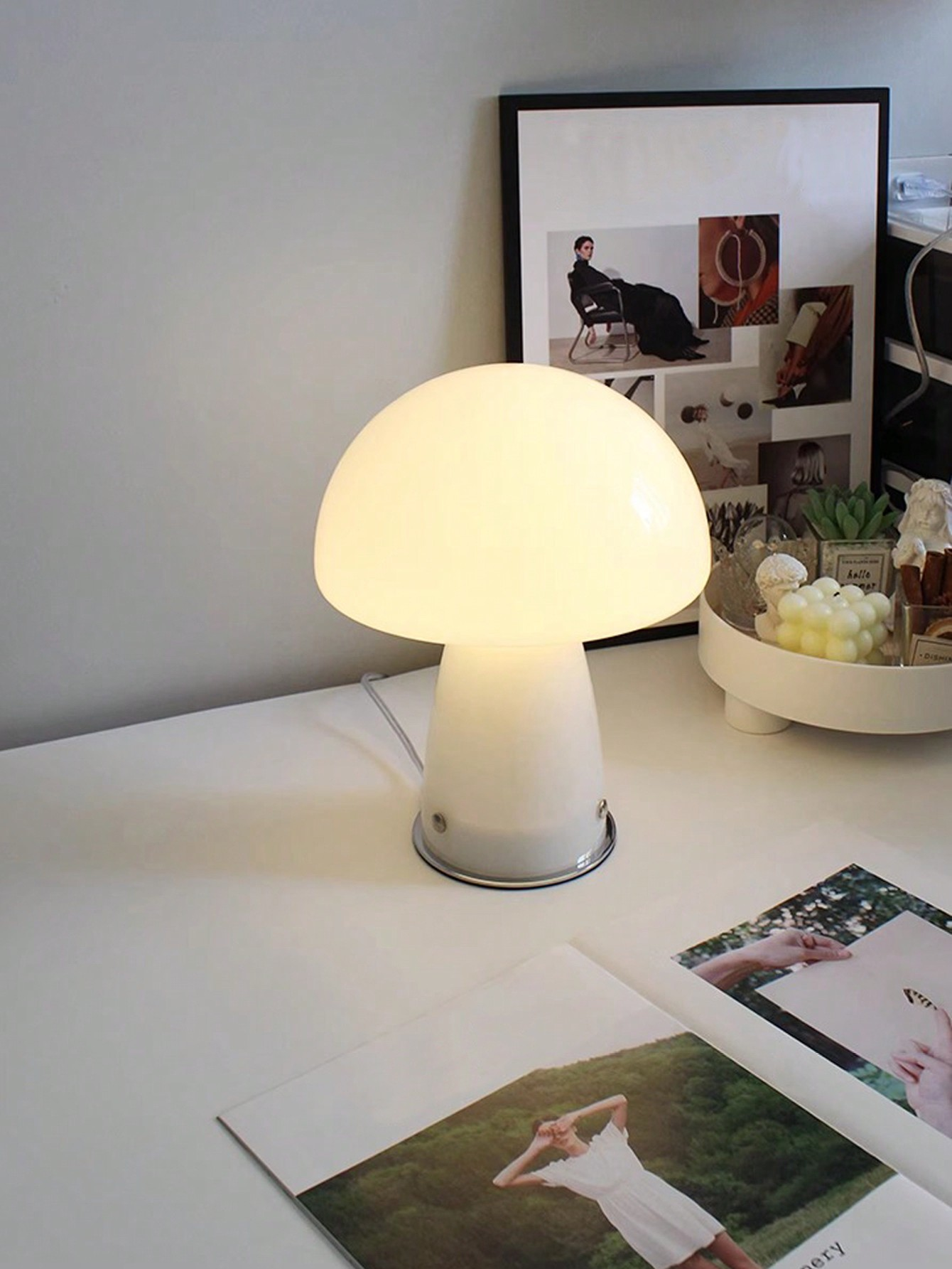 Modern LED Mushroom Light, Tri Colour USB Plug, Corded Ambient Lighting for Bedside, Camping, Dining, Home Decor