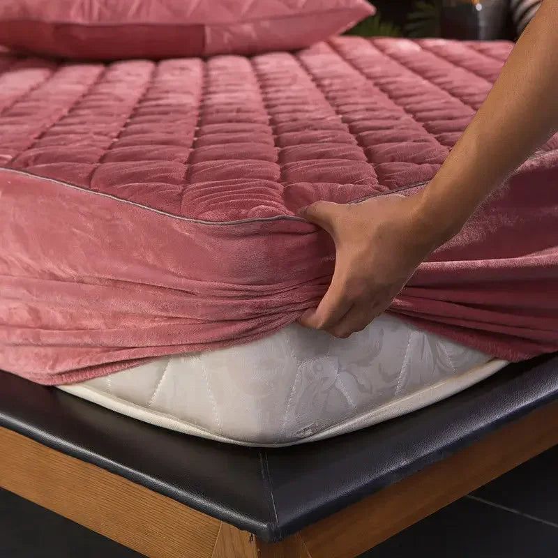 Plush Thicken Quilted Mattress Cover, Warm Soft Crystal Velvet, King Queen Quilted Bed Fitted Sheet
