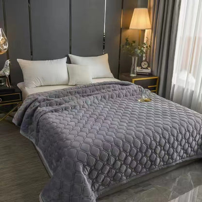 Luxurious Quilted Velvet Bedspread, Soft Solid Color, Anti Slip King Queen Size Bed Cover