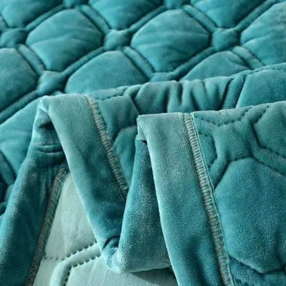 Luxurious Quilted Velvet Bedspread Soft Solid Color Anti Slip King Queen Size Bed Cover 3