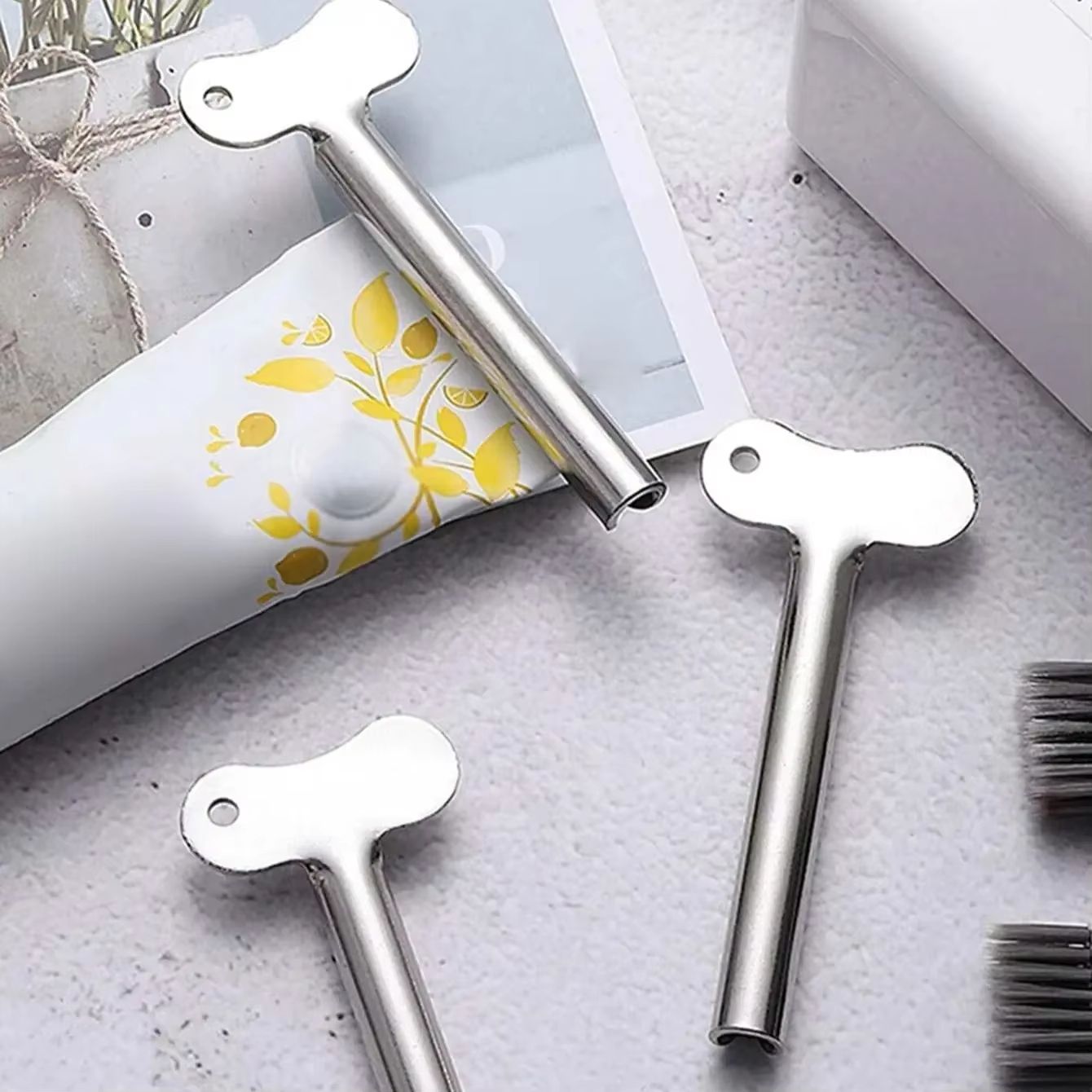 Stainless Steel Toothpaste Tube Squeezer  Durable Roller Dispenser For Effortless Tube Use 2